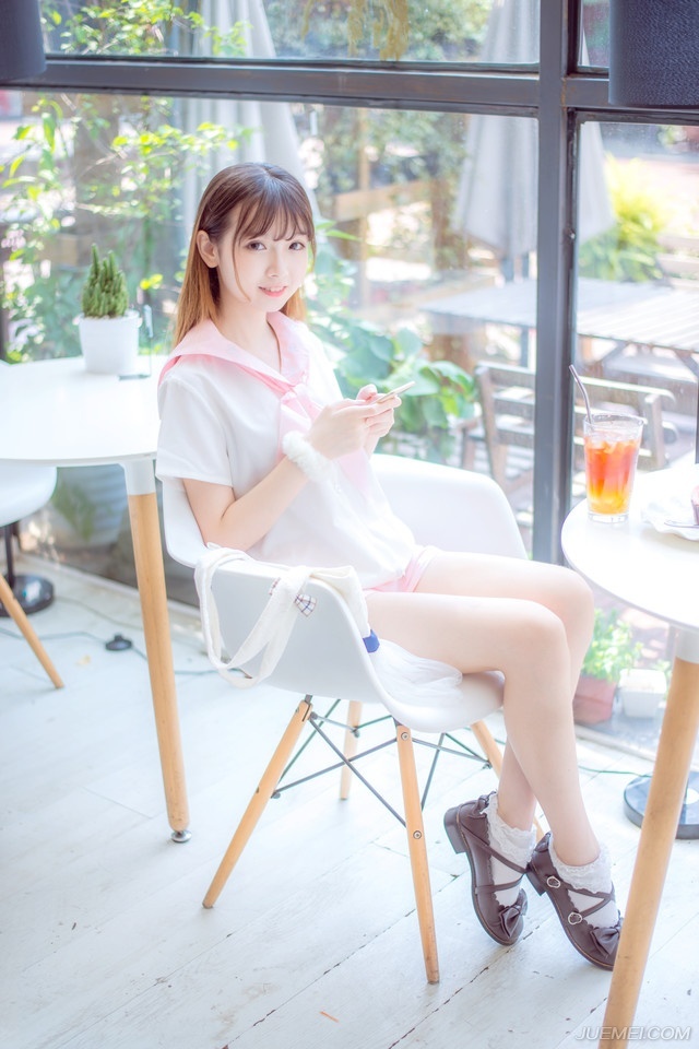 “好！”魏延点点头，他乃主帅，这些事情，自然责无旁贷，只是皱眉看向庞统道：“士元，那诸葛亮真有那么厉害？”